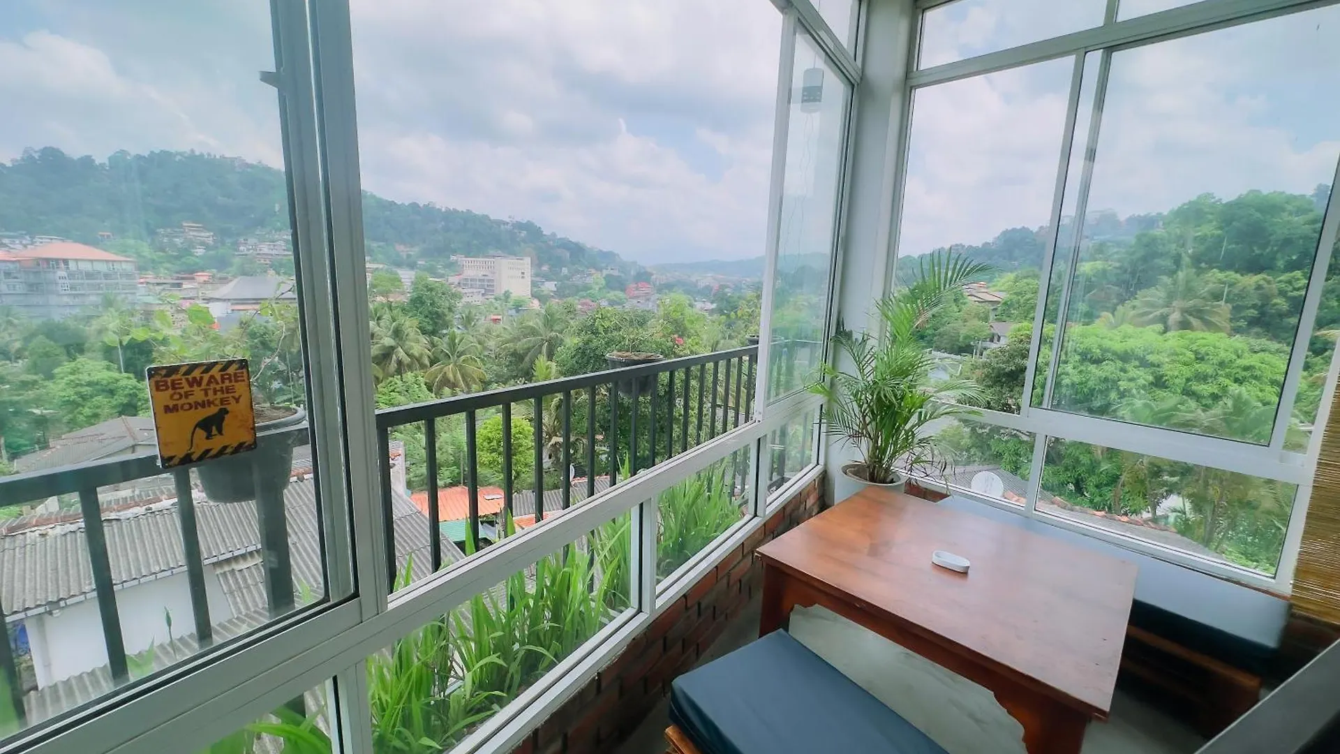 The Kandy Home & City Mirror Hostel