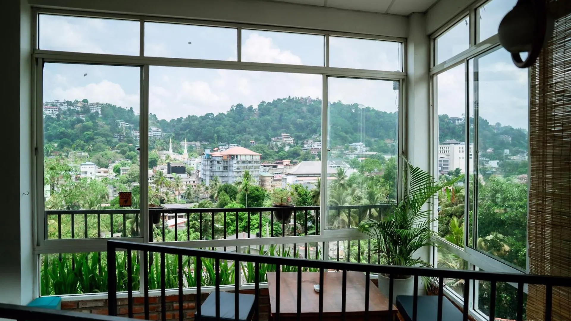 The Kandy Home & City Mirror Hostel Homestay