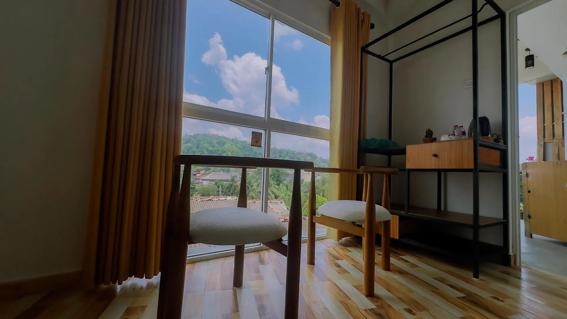 The Kandy Home & City Mirror Hostel Sri Lanka