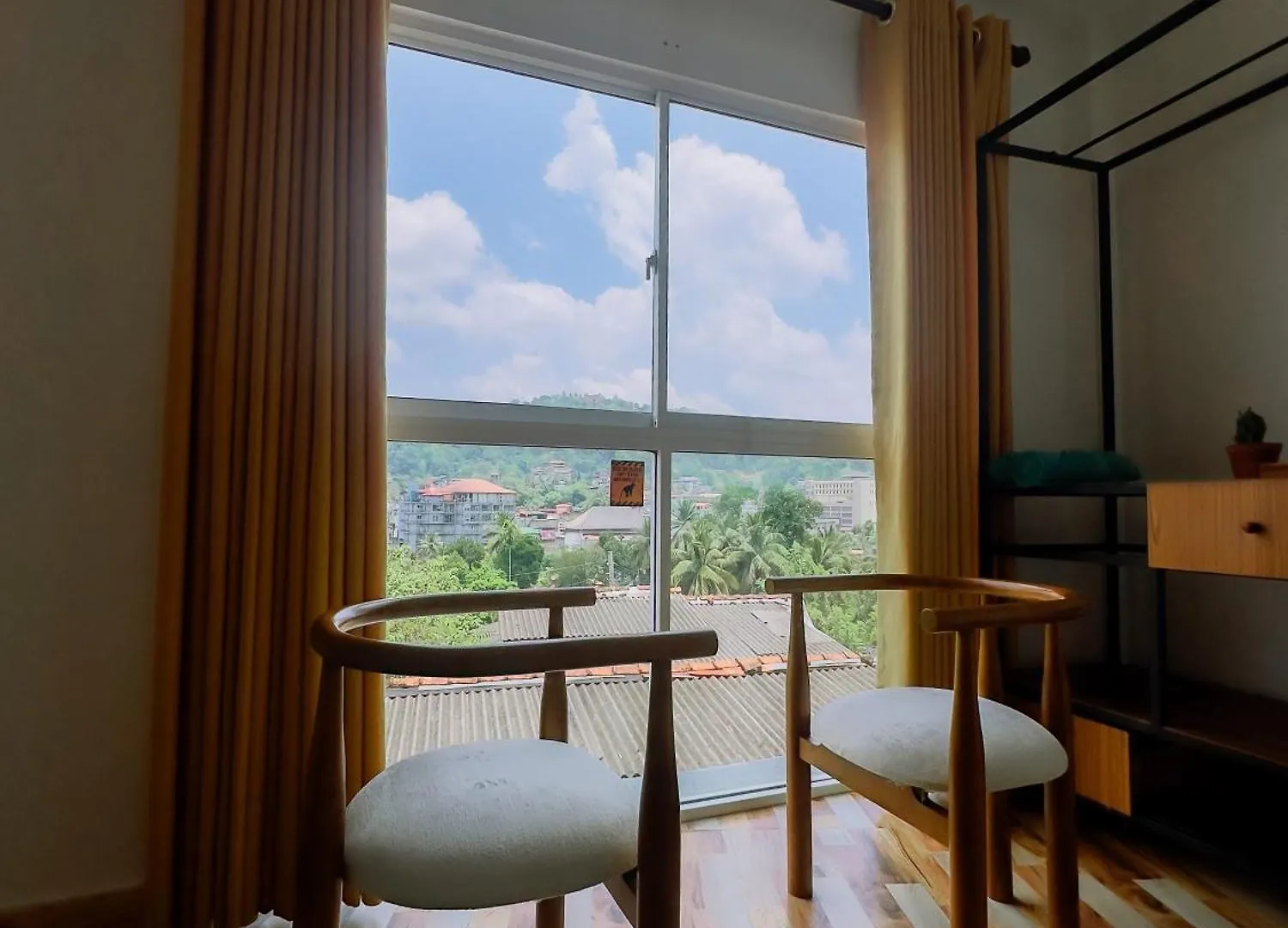 The Kandy Home & City Mirror Hostel Homestay