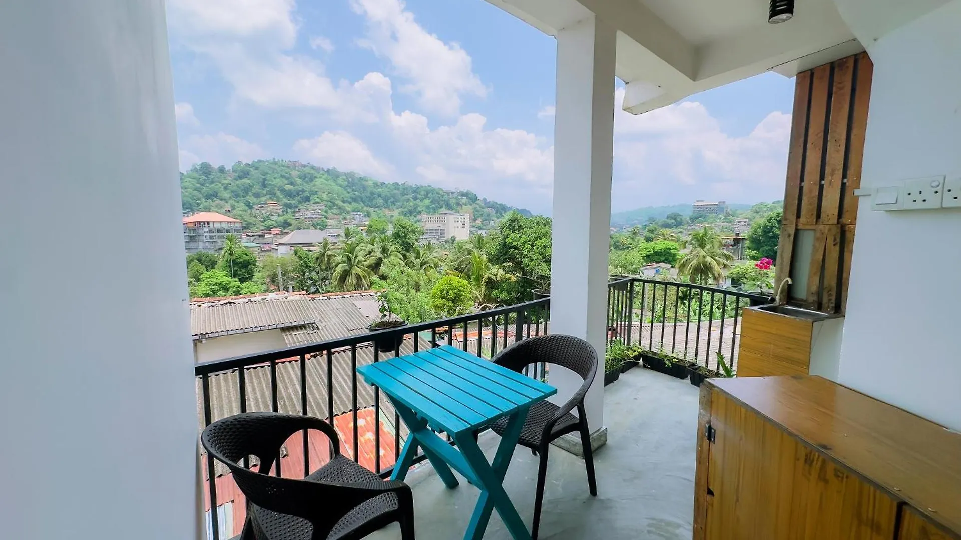Homestay The Kandy Home & City Mirror Hostel
