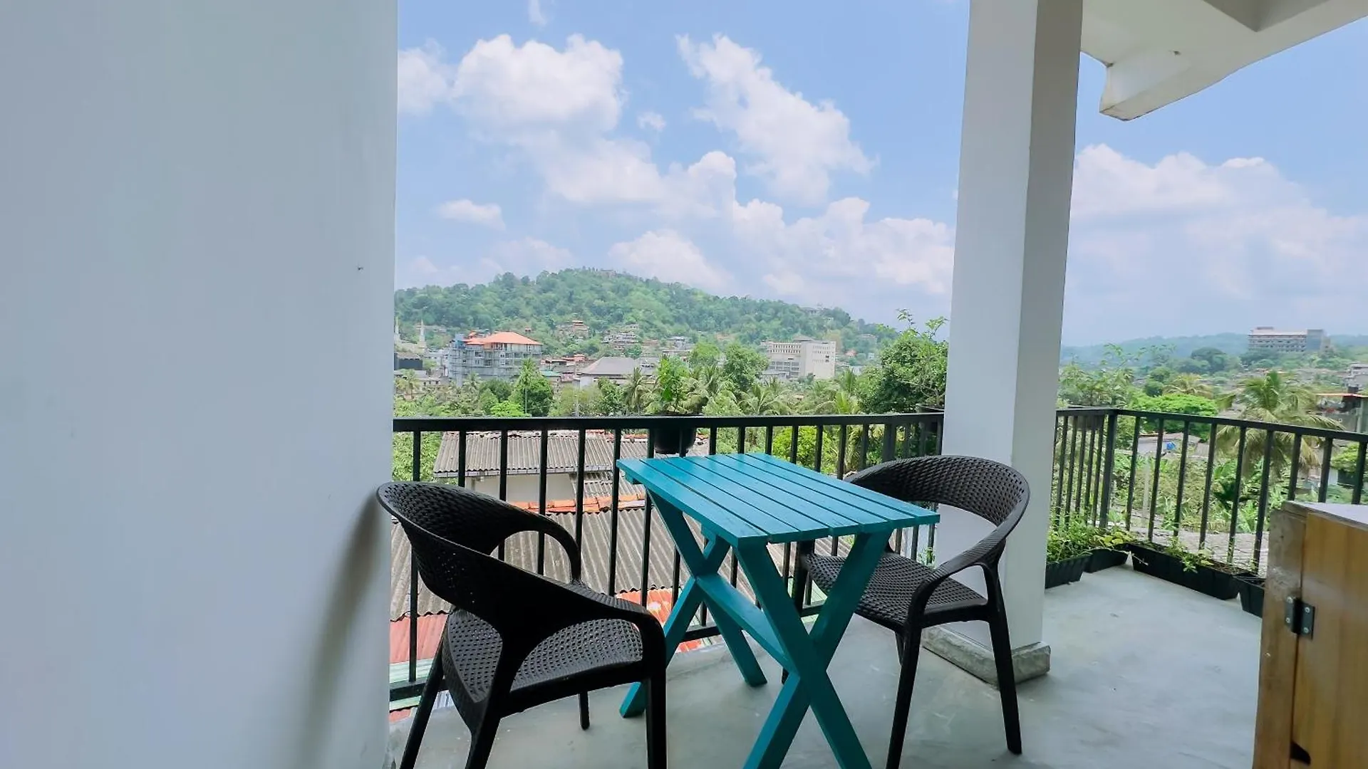 The Kandy Home & City Mirror Hostel 0*,
