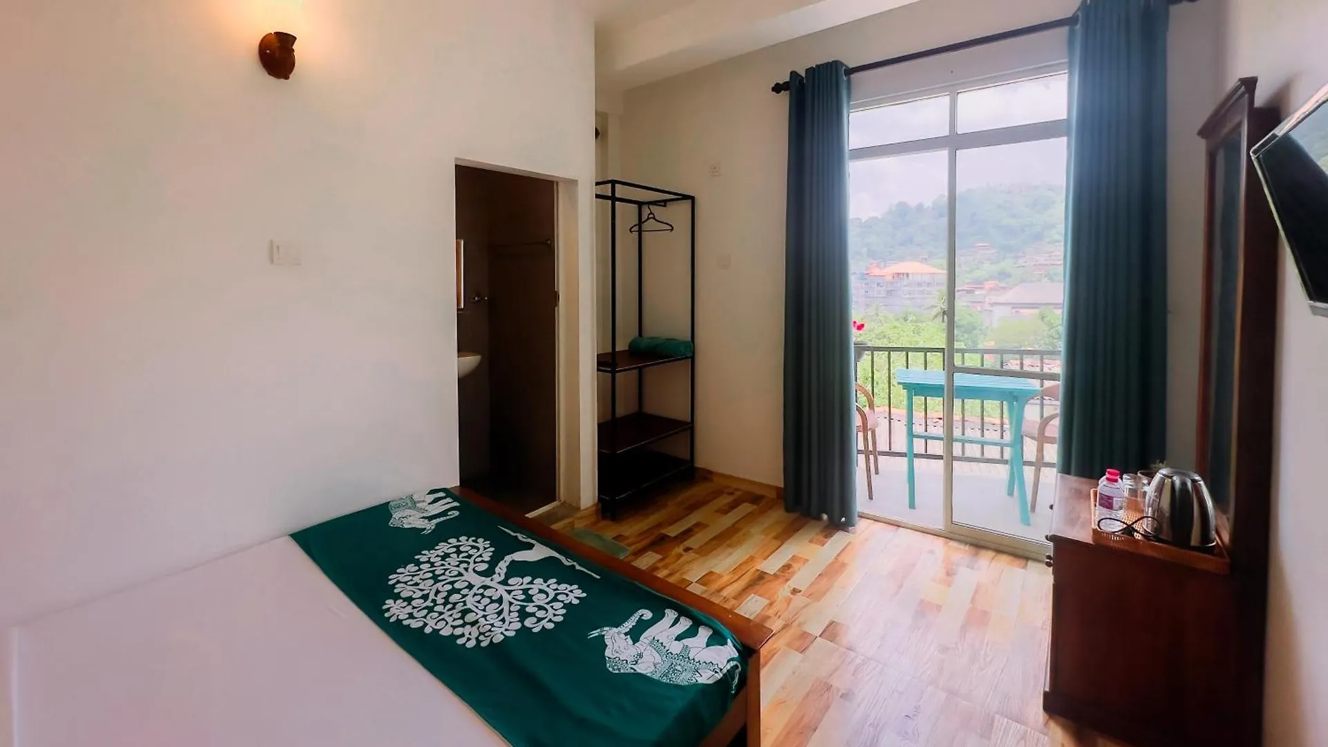 The Kandy Home & City Mirror Hostel Homestay